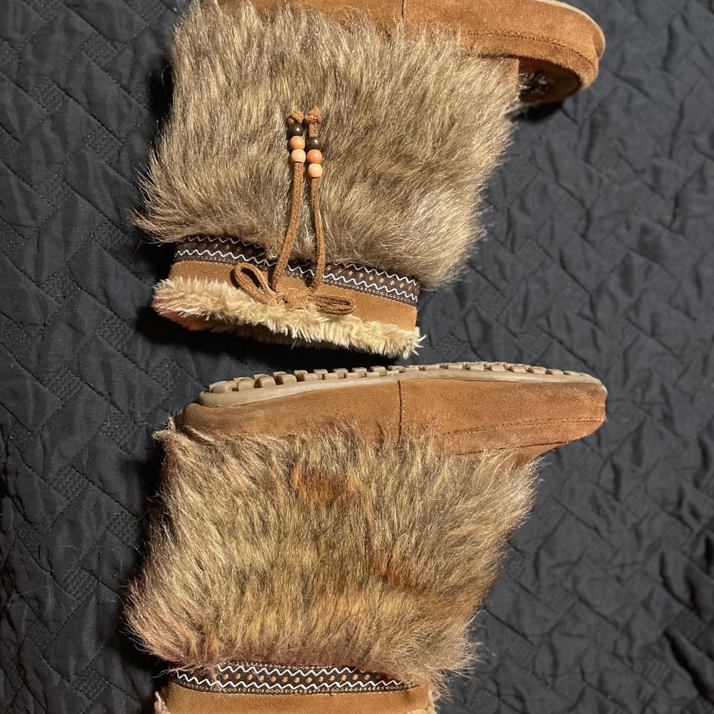 Sz 8.5 Minnetonka Faux Fur Boots - Picture 3 of 5